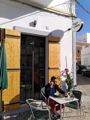 Outside seating at Figo de Pita in Olhao