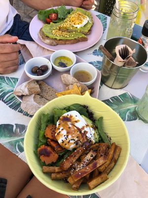 Teryaki tofu bowl  at Figo de Pita in Olhao
