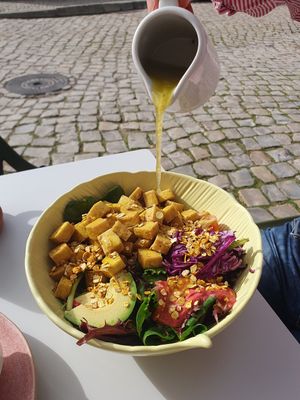 Buddha bowl at Figo de Pita in Olhao