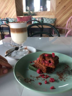 Sweet potato and raspberry brownie with soy machiato at Figo de Pita in Olhao
