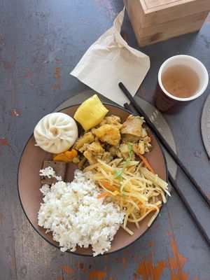 Vegan buffet   at Veggie Ark 素方舟 - Sù Fāng Zhōu in Dali