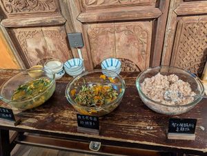 Lunch buffet at Veggie Ark 素方舟 - Sù Fāng Zhōu in Dali