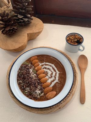 Coco(A)Hut:
Banana, cacao powder, dates, almonds, pumpkin seeds, cacao nibs, sunflower seeds coconut flakes, chia seeds, homemade peanut butter granola. at Cafe Coco Hut in Chiang Mai
