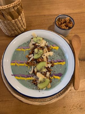 Catch the Wave:
Banana, mango, pineapple, oat milk, blue spirulina, kiwi, coconut chips, coconut flakes, banana nut, homemade granola. at Cafe Coco Hut in Chiang Mai