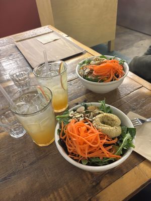 Great selection of drinks!   at Salad Seller in Seoul