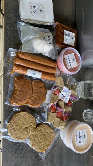 Pack barbecue + rolls + américain préparé + mozzarella   at The Vegan Butcher's Choice in Brussels