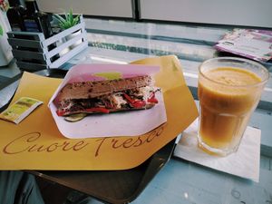 Creative kraut sandwich and a fresh juice at Cuore Fresco in Catania
