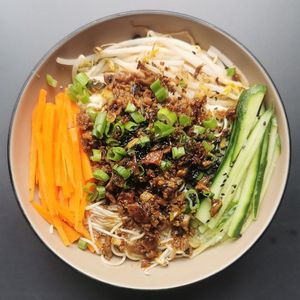 Nouilles à la pâte de soja façon Chao Chow （Zha jiang mian） at Guang Dong in Brussels