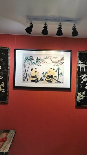 Pendentif artisanal raffiné en forme de panda 🐼 at Guang Dong in Brussels