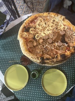 Pizza, mitad 4 quesos y mitad sin carnes.   at Rincón Veggie in Mexico City