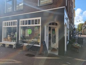 on the corner at Angie's Juicebar in Delft