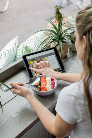 Eat, relax and work at Angie's Juicebar in Delft