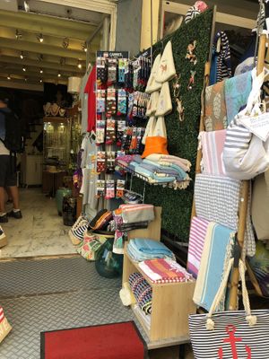 Offer   at Cinq Concept Store in Cannes