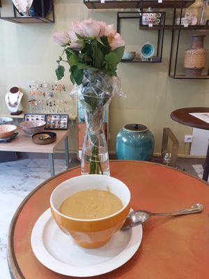 Soupe dhal indienne lait de coco...... at Cinq Concept Store in Cannes