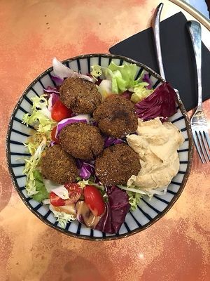 Falalfel bowl yumm! at Cinq Concept Store in Cannes