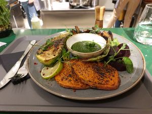 Овощи гриль и хумус at «5+2» in Moscow