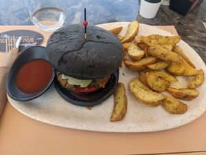 Vegan Burger with a vegatable-patty at Pistrina Bakery and Cocktail Bar in Meganisi