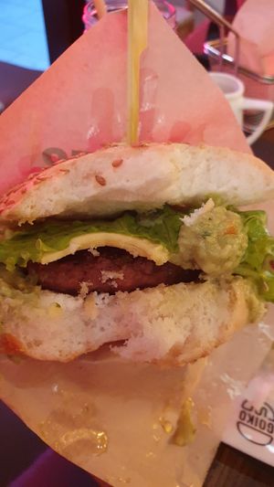 LA GRETA con beyond burguer y guacamole at Goiko Grill in Alcobendas