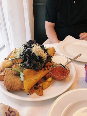 Két személyes bőségtál at Napfényes Restaurant & Confectionery in Budapest