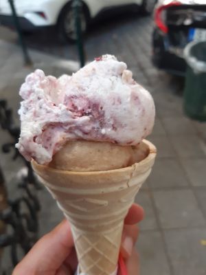 Yummy ice cream at Napfényes Restaurant & Confectionery in Budapest