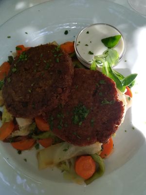 Oat patty and grilled veggies at Napfényes Restaurant & Confectionery in Budapest