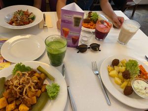 Seitan “brassói” and falafel at Napfényes Restaurant & Confectionery in Budapest