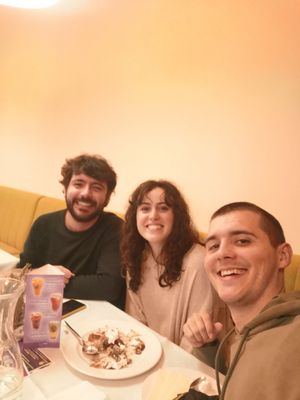 Very satisfied customers at Napfényes Restaurant & Confectionery in Budapest