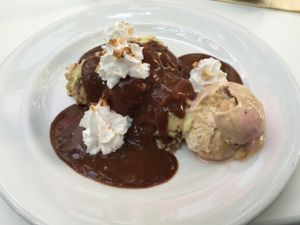 Sponge cake with toffee ice cream at Napfényes Restaurant & Confectionery in Budapest