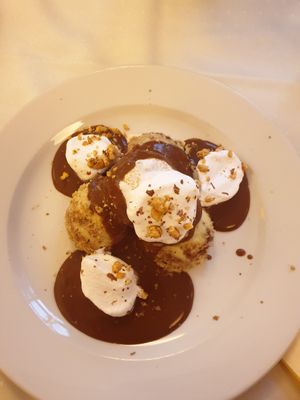  at Napfényes Restaurant & Confectionery in Budapest