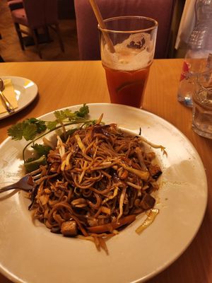 Paid thai with mocktail at Napfényes Restaurant & Confectionery in Budapest