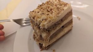 Millefeuille at Napfényes Restaurant & Confectionery in Budapest