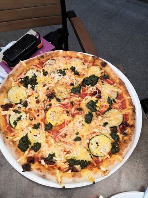 Mediterranean pizza at Napfényes Restaurant & Confectionery in Budapest