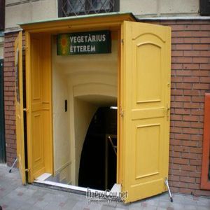 Entrance to subterraneous restaurant / Original restaurant, prior to 2015 change at Napfényes Restaurant & Confectionery in Budapest