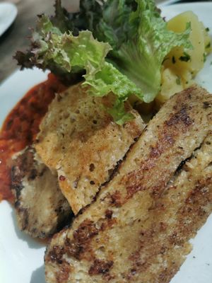 Garlic seitan cutlets at Napfényes Restaurant & Confectionery in Budapest
