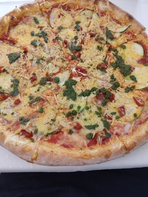 Mediterranean pizza with pesto at Napfényes Restaurant & Confectionery in Budapest