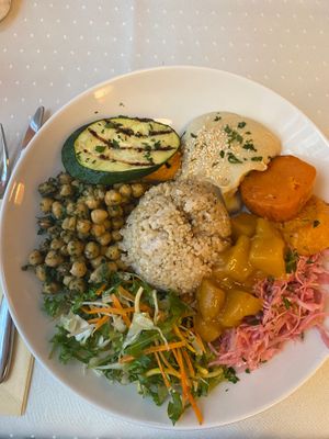 Sunny bowl at Napfényes Restaurant & Confectionery in Budapest
