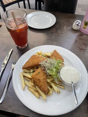 Fried vegan cheese with chips and strawberry lemonadee  at Napfényes Restaurant & Confectionery in Budapest