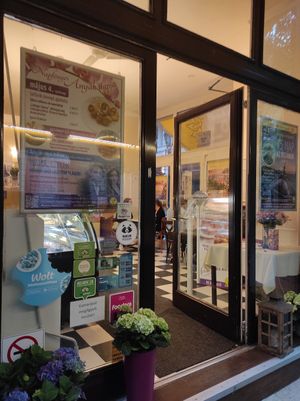 Entrance at Napfényes Restaurant & Confectionery in Budapest