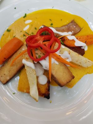 Glutenfree maincourse with tofu and polenta at Napfényes Restaurant & Confectionery in Budapest