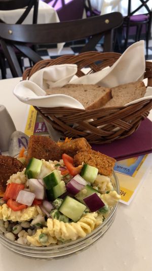 Salad bowl at Napfényes Restaurant & Confectionery in Budapest