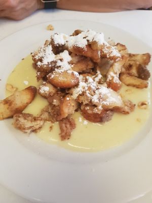 Vanilla cake at Napfényes Restaurant & Confectionery in Budapest