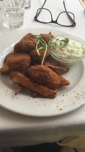 Seitan nuggets, chips, slaw at Napfényes Restaurant & Confectionery in Budapest
