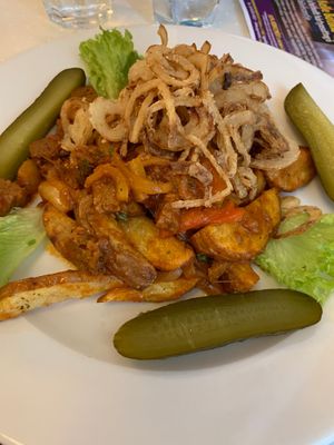Seitan with potatoes and veggies at Napfényes Restaurant & Confectionery in Budapest