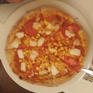 This pizza was sooooooooooooooo delicious!!!! at Napfényes Restaurant & Confectionery in Budapest