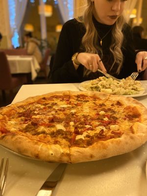 Pizza 😍 at Napfényes Restaurant & Confectionery in Budapest
