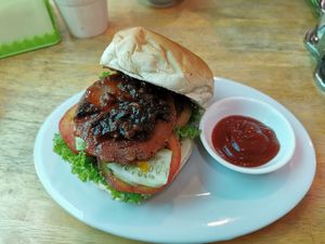 Burger! So good at Zhu Lin Xuan House in Siem Reap