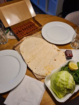 Größe M - für 2 Personen perfekt at Cigköftem - Mönckebergstraße in Hamburg