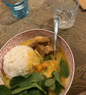 Yellow coconut curry   at coa Wok & Bowls in Hamburg