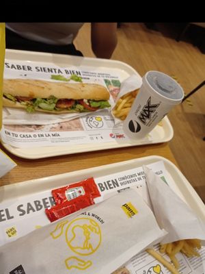 Buen local at Pans & Company in Caceres