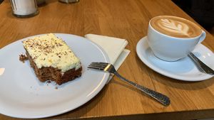 Veganer Möhrenkuchen  at Kaffeerösterei Baum in Leer